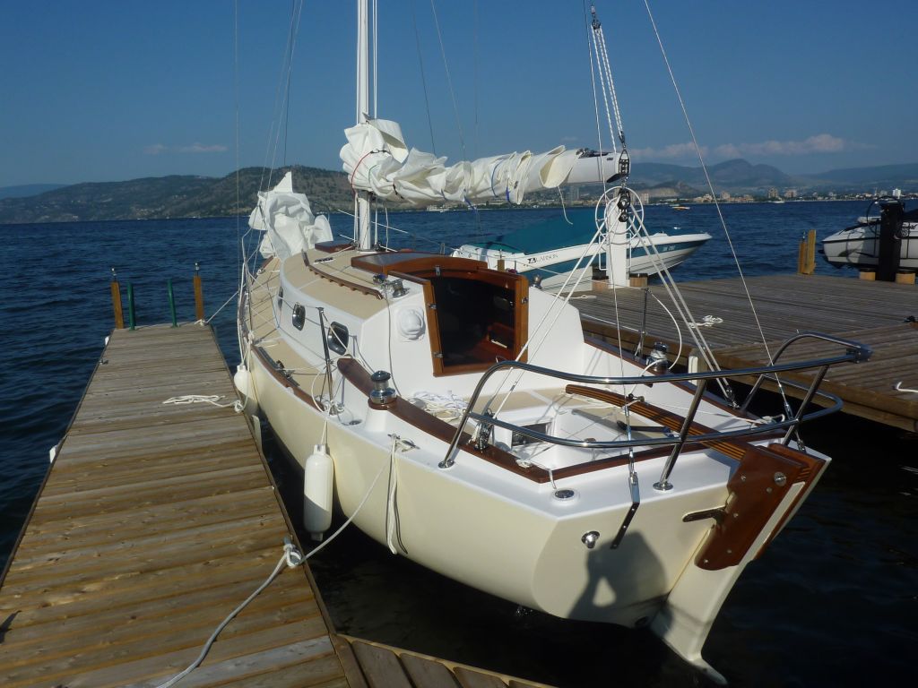 A tiller connected directly to a rudder - exactly what we're looking for! tiller_and_rudder